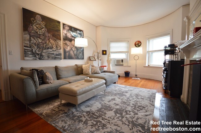 1685 Beacon St, Unit 2 in Brookline, MA - Building Photo - Building Photo