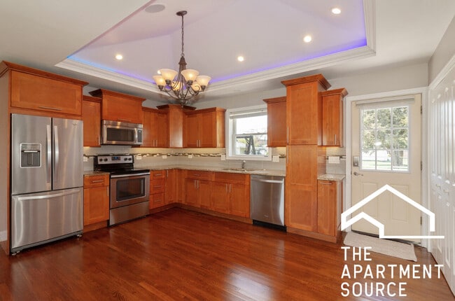 8108 S 85th Ave in Justice, IL - Foto de edificio - Building Photo