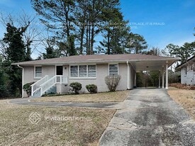 2246 Collins Dr in East Point, GA - Building Photo