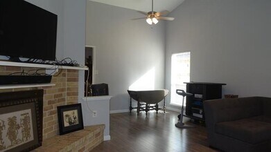 1010 Maydelle Ln in Garland, TX - Building Photo - Building Photo
