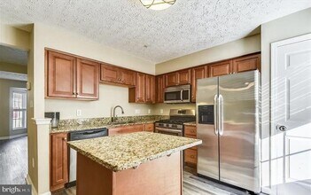 2554 Summers Ridge Dr in Odenton, MD - Building Photo - Building Photo