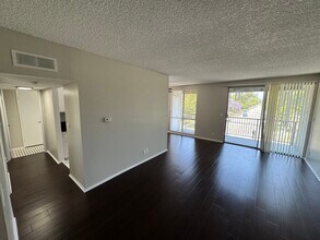 Hancock Villa in Los Angeles, CA - Building Photo - Building Photo