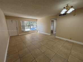11526 Royal Palm Blvd in Coral Springs, FL - Building Photo - Building Photo
