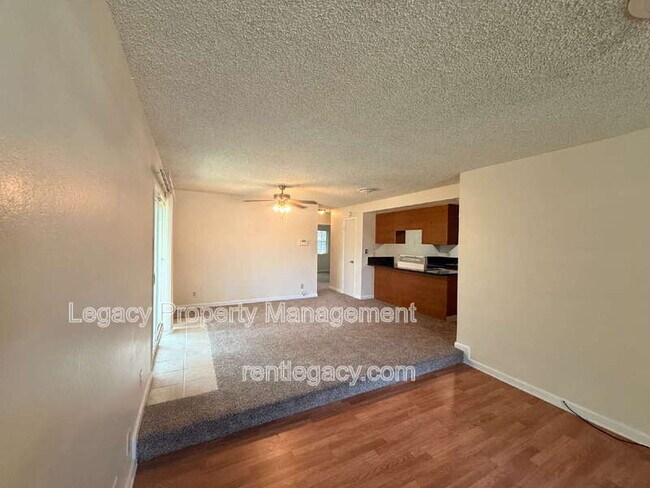 4834 50th Ave in Sacramento, CA - Foto de edificio - Building Photo