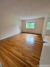 65 Gardner St, Unit 03B in Boston, MA - Foto de edificio - Building Photo