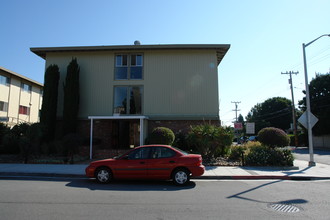 Royal Garden Apartments in San Mateo, CA - Foto de edificio - Building Photo