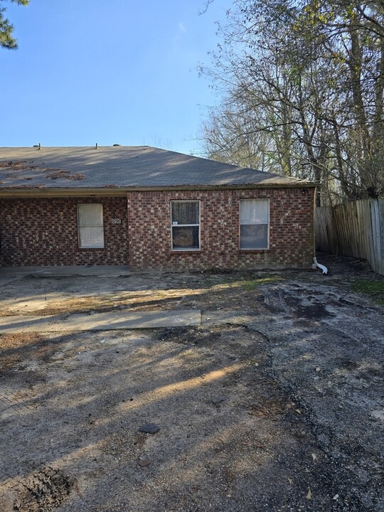 6796 County Rd 381 in Tyler, TX - Building Photo