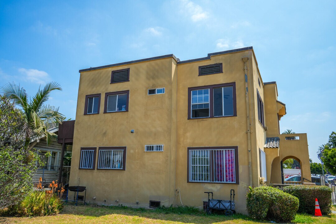 1353 W 49th St in Los Angeles, CA - Building Photo