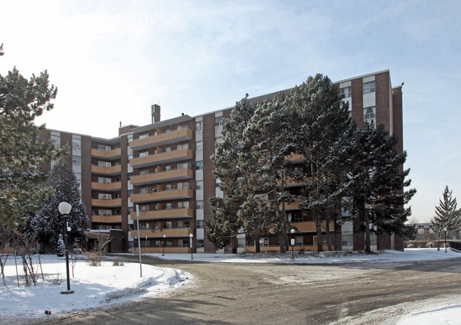 Tedford Gardens in Toronto, ON - Building Photo - Building Photo