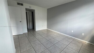4675 W 18th Ct in Hialeah, FL - Building Photo - Building Photo