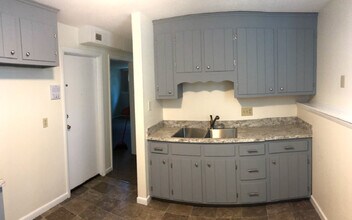 7 Lovefield St in Easthampton, MA - Building Photo - Building Photo