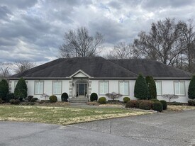 111 Geers Ct in Lebanon, TN - Building Photo
