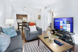 10833 Wilshire Blvd-Unit -FL2-ID406388P in Los Angeles, CA - Foto de edificio - Building Photo