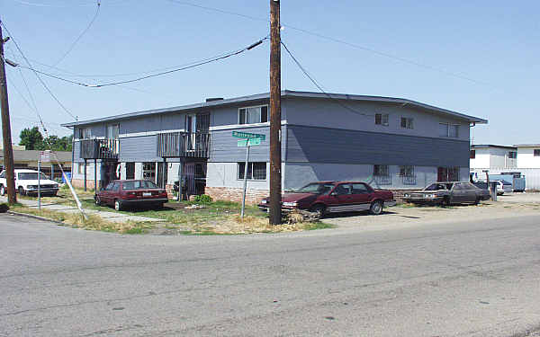 725 S Elmhurst Ave in Oakland, CA - Building Photo - Building Photo