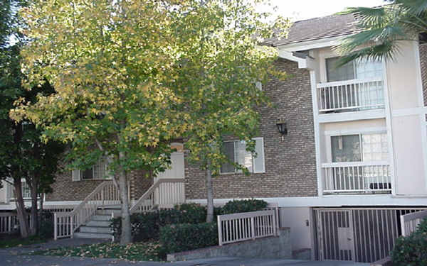 1122 E Elk Ave in Glendale, CA - Building Photo