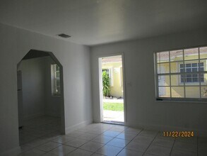 2325 Madison St in Hollywood, FL - Foto de edificio - Building Photo