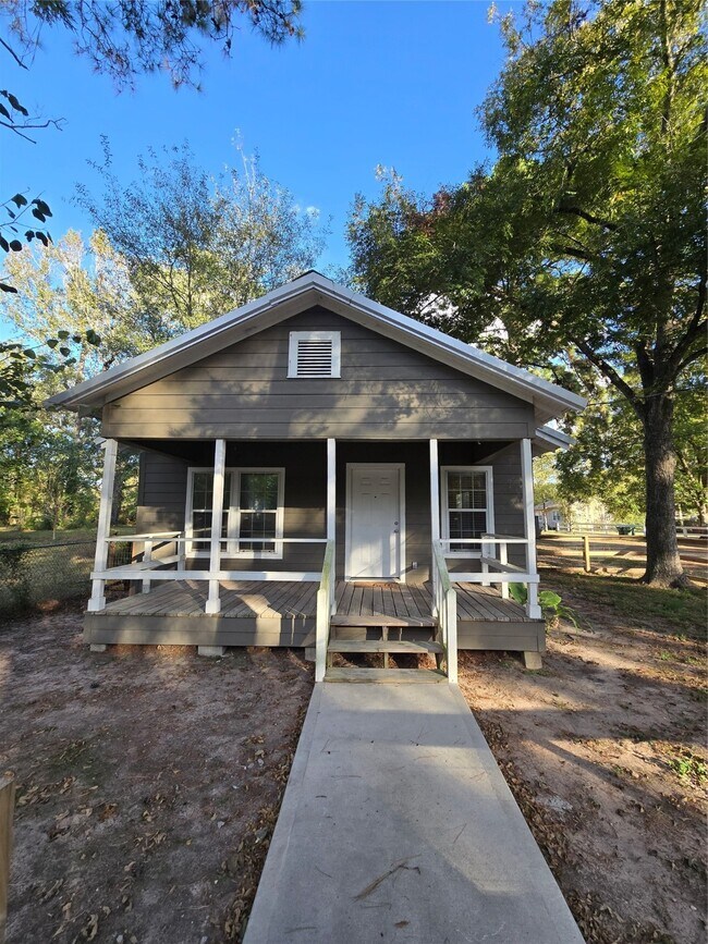 property at 511 S Roosevelt Ave