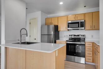 Eastwood Apartments in Troutdale, OR - Building Photo - Building Photo