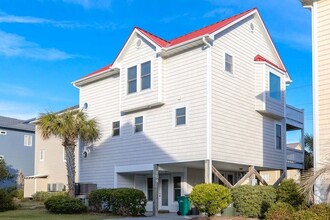 104 Katelyn Dr in Surf City, NC - Building Photo - Building Photo