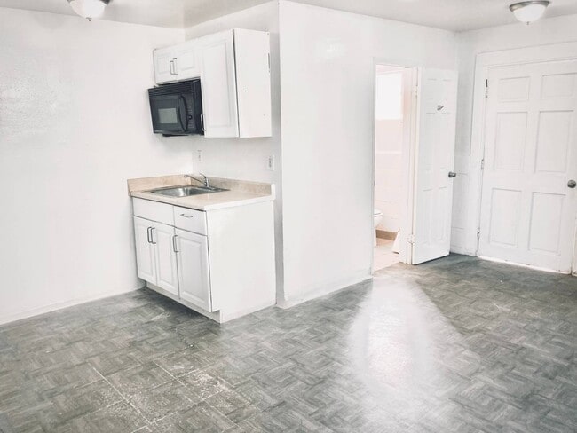 13801 S Vermont Ave in Gardena, CA - Building Photo - Building Photo