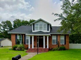 530 N Jackson St, Unit A in Brookhaven, MS - Building Photo