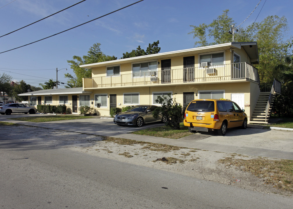 12610 NE 8th Ave in North Miami, FL - Building Photo