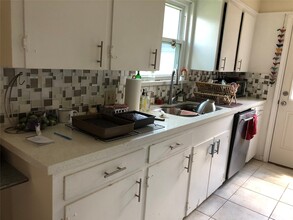 7031 Langdon Ln in Houston, TX - Building Photo - Building Photo