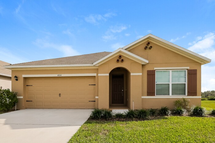 484 Aberdeen Dr in Davenport, FL - Building Photo