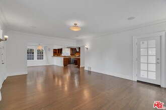 1308 N Genesee Ave in Los Angeles, CA - Building Photo - Building Photo