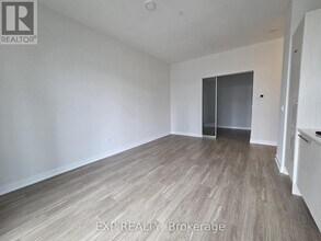 430 Square One Dr in Mississauga, ON - Building Photo - Building Photo