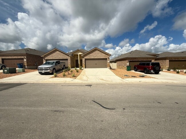 436-438 Emma Dr in New Braunfels, TX - Building Photo - Building Photo