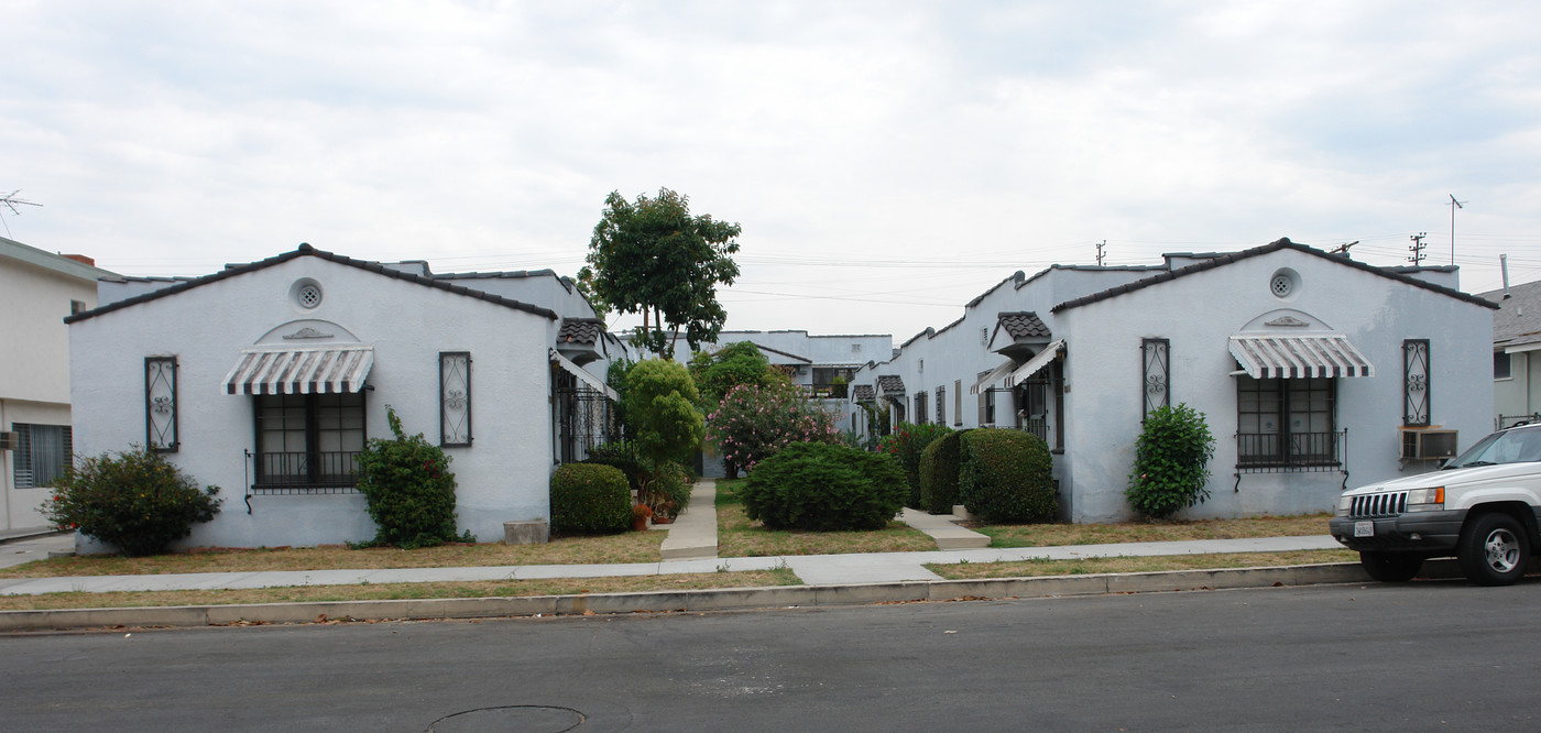 2232 Addison Way in Los Angeles, CA - Building Photo