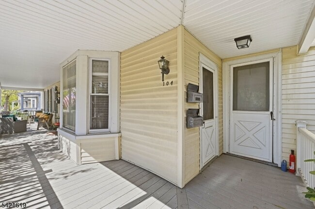 104 Maple Ave in Morristown, NJ - Building Photo - Building Photo