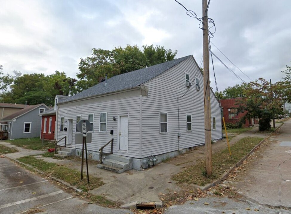 400 N 1st St in Belleville, IL - Building Photo