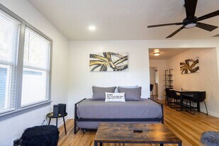 2317 E Crystal Lake Ave in Orlando, FL - Building Photo