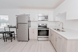 905 W 12th St in Sanford, FL - Building Photo