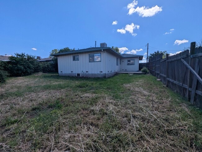 2050 Tehama Ave in Oroville, CA - Foto de edificio - Building Photo