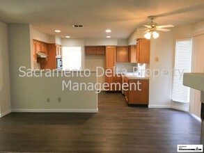 9334 Framington Way in Elk Grove, CA - Building Photo - Building Photo