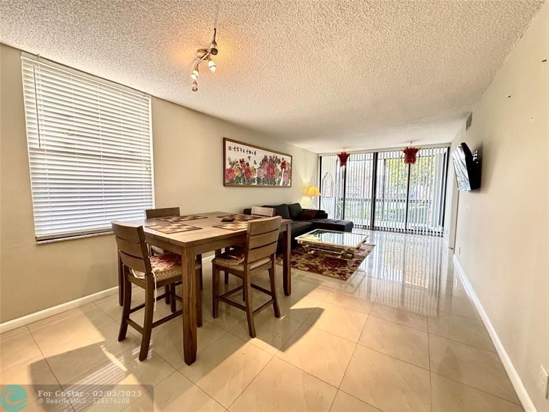 8411 Forest Hills Dr in Coral Springs, FL - Building Photo