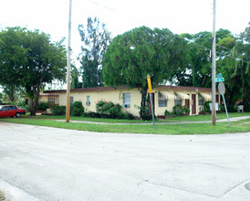 2056 NE 140th St in North Miami Beach, FL - Building Photo - Building Photo