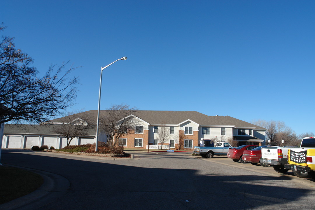 Lakefront in Derby, KS - Building Photo