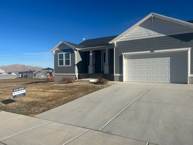 property at 284 W Saddlebrook Dr