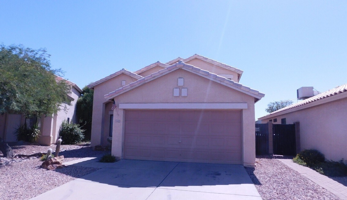 2147 E Robin Ln in Phoenix, AZ - Building Photo