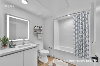 1240 Magnolia Ave, Unit 411 in Los Angeles, CA - Foto de edificio - Building Photo