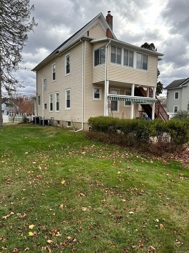 421 Main St in Wallingford, CT - Building Photo - Building Photo