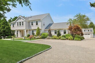 150 Harvest Ln in Southampton, NY - Building Photo - Building Photo