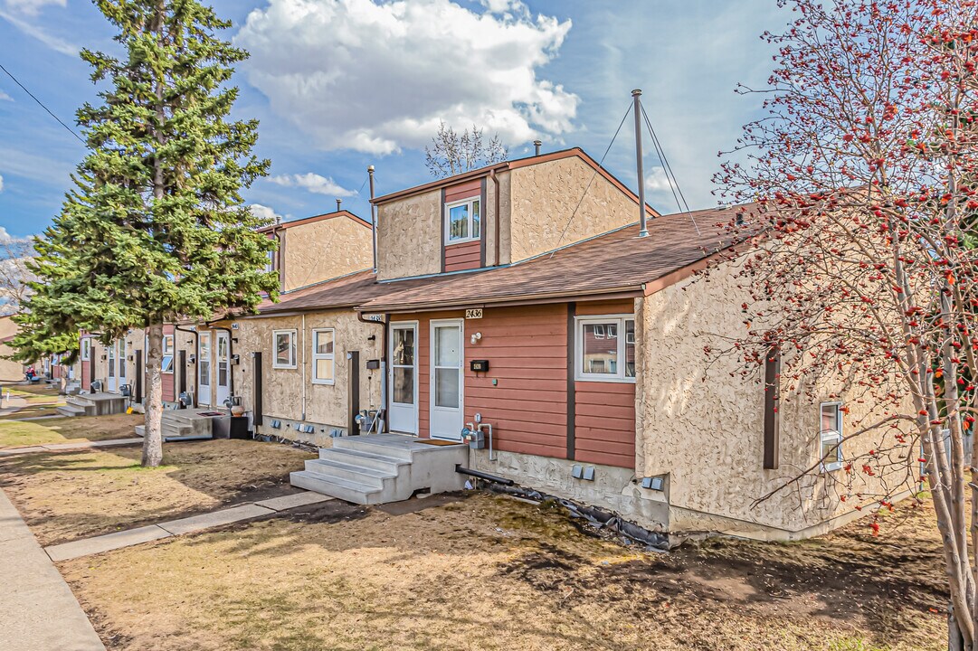 Clareview II in Edmonton, AB - Building Photo