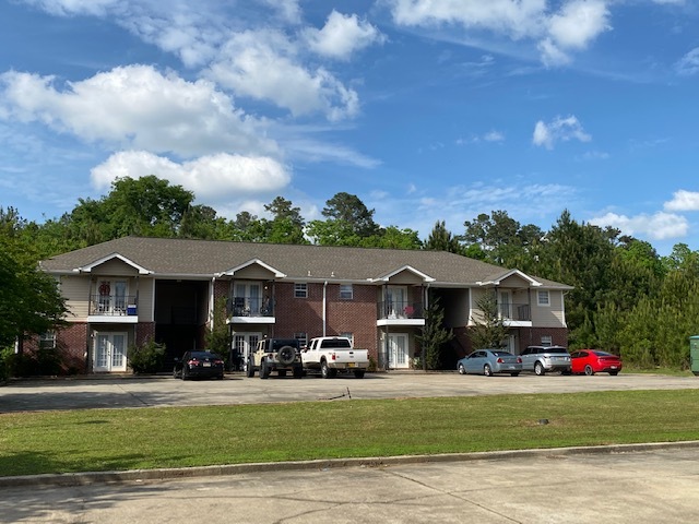 University Place Apartments in Laurel, MS - Building Photo