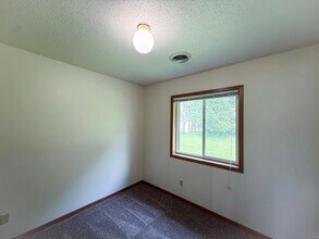 13289 39th Ave N in Lake Hallie, WI - Building Photo - Building Photo