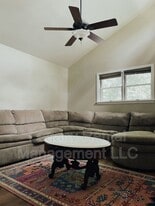 116 Cheyney Dr in Hazle Township, PA - Building Photo